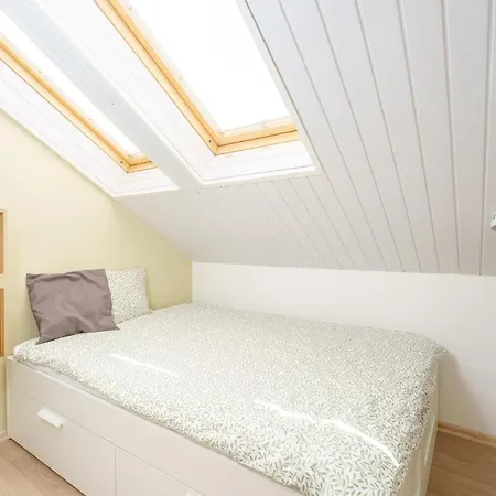Smart Close To Náměstí Bratří Synků Appartamento