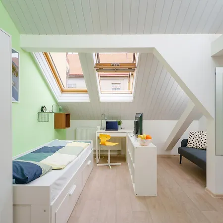 Smart Close To Náměstí Bratří Synků Praga