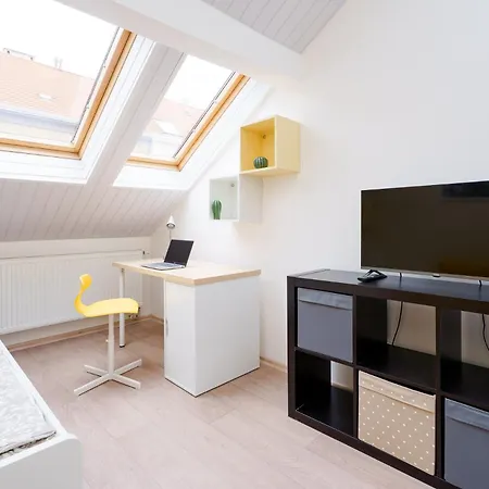 Smart Close To Náměstí Bratří Synků *